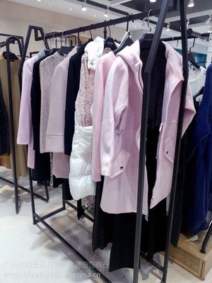 北京服装批发尾货市场全攻略 无涩一诺精品女装尾货折扣与浅蓝色外套批发指南